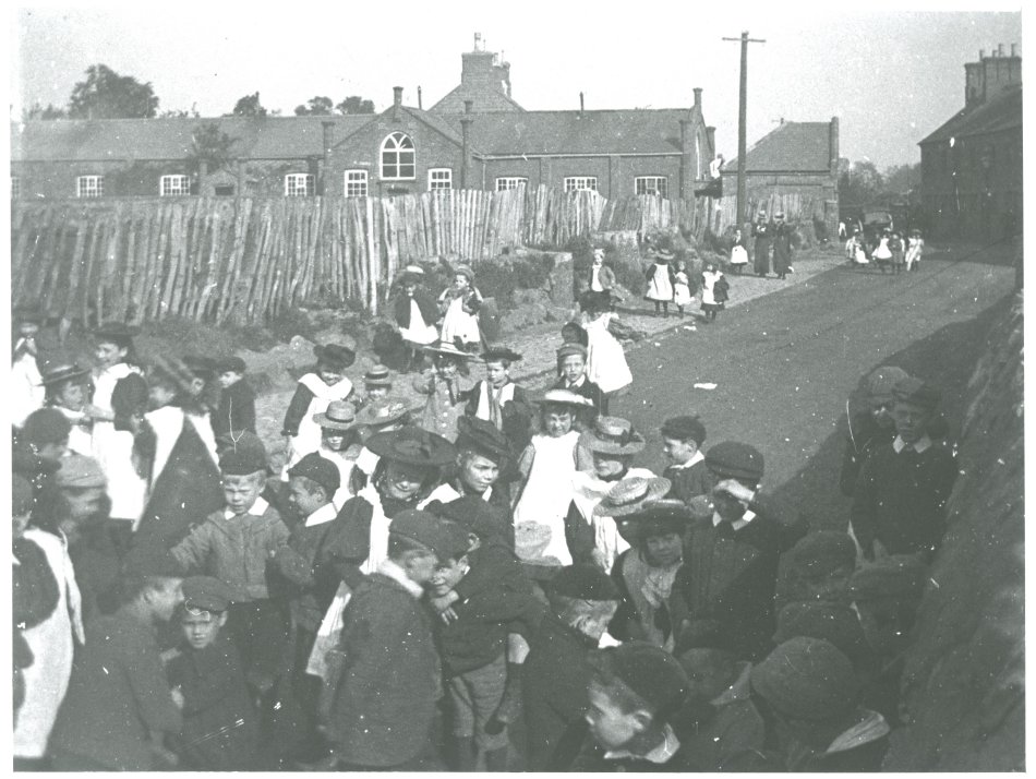 Children in School Lane, Quorn