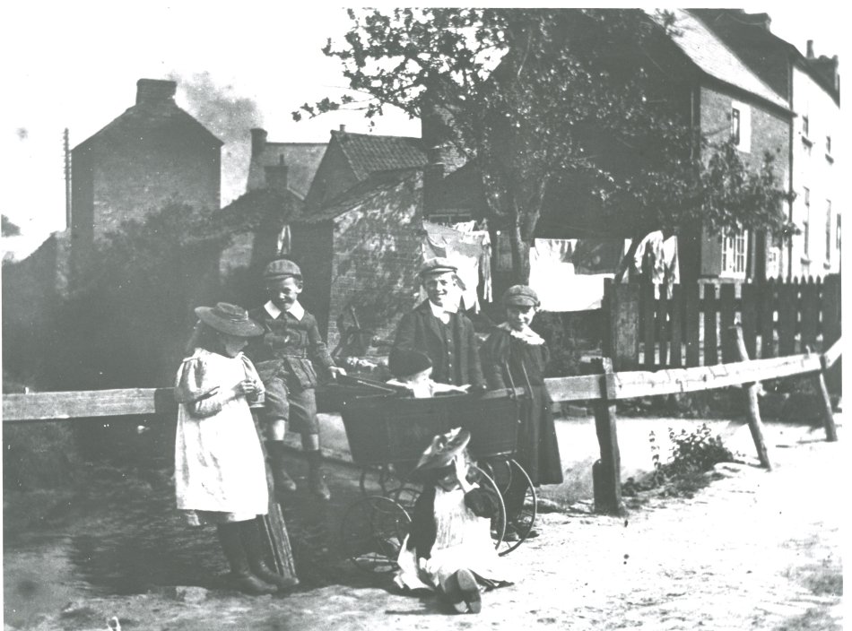 Children in School Lane, Quorn
