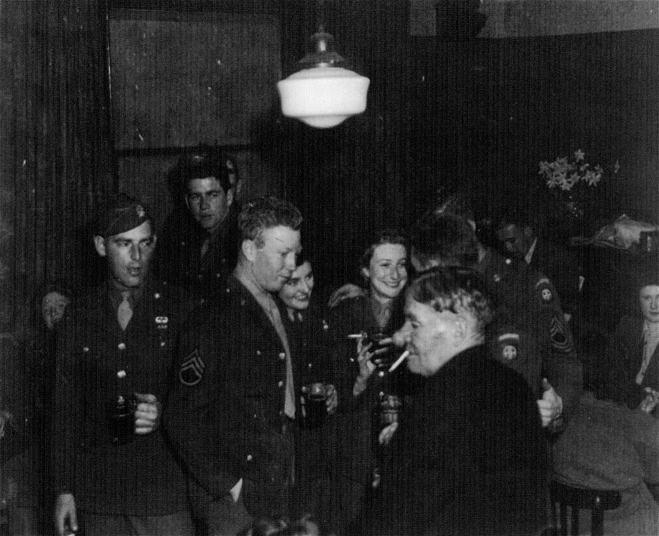 Quorn Camp troops at The Pear Tree Inn, Woodhouse Eaves 1944