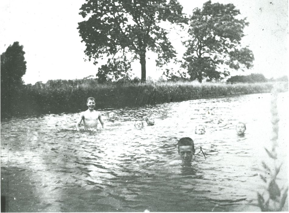 Boys enjoying the River Soar in 1905