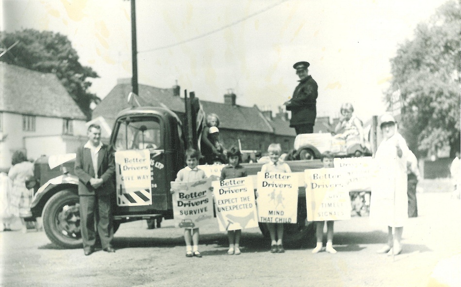 Markfield May Day Parade, winning float